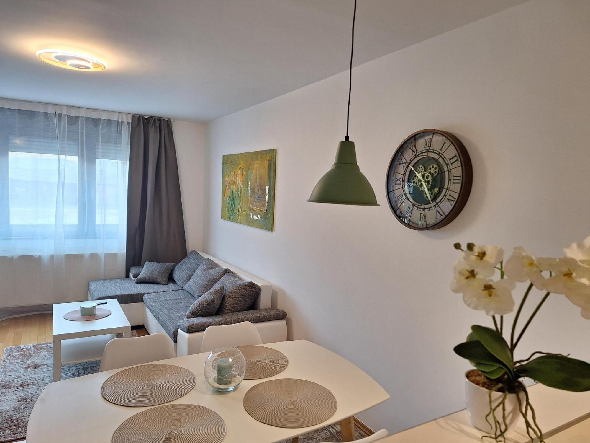 Apartman Lory, Zagreb, Downtown, With Own Parking In The Garage Exterior photo
